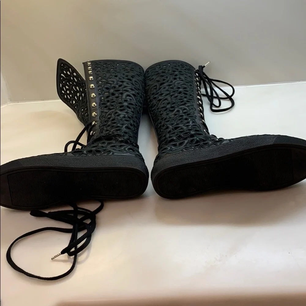 Authentic Chanel. Double sided leather sneaker/boots fabulous camellias all over - Picture 9 of 16